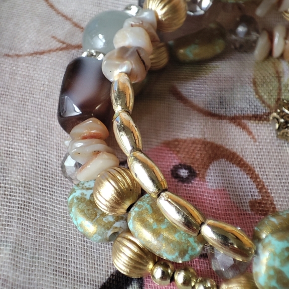 Memory Wire Gold Veined Faux Turquoise Tumbled Stone Faceted Crystal Bracelet - Picture 4 of 7